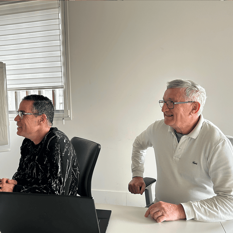 Philippe Lepert, codonfateur de Logorad avec ses équipes en réunion.